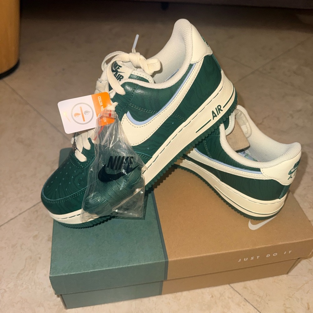 Nike Air Force 1 Low Green White, Special edition